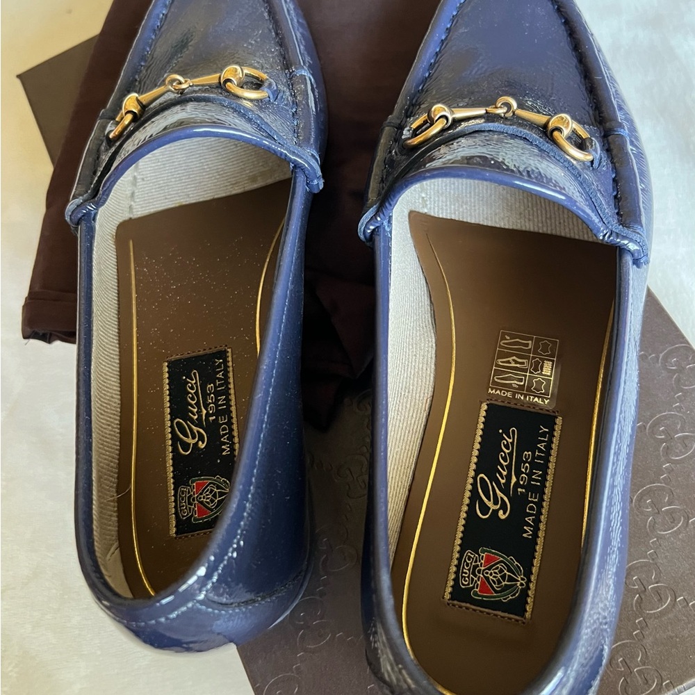 Gucci Navy Patent Leather Loafers with Gold Detail - Picture 4 of 5